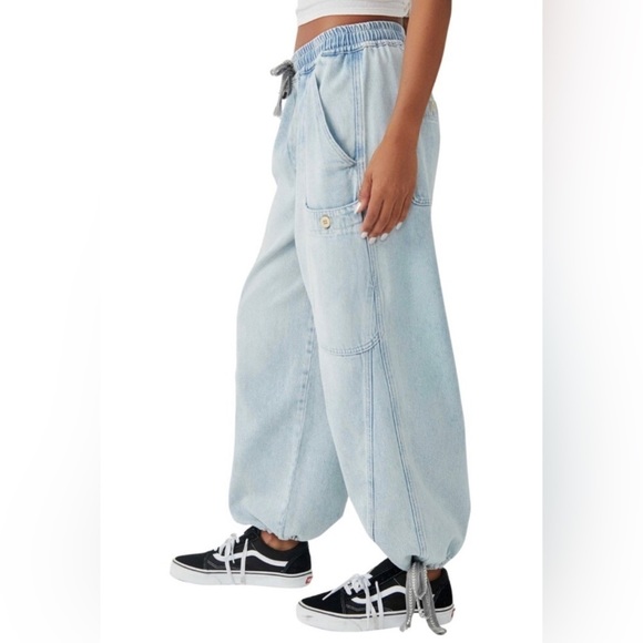 SOLD*****Bright-Eyed Low-Slung Pull-On Cargo Jogger Jeans - Picture 3 of 7